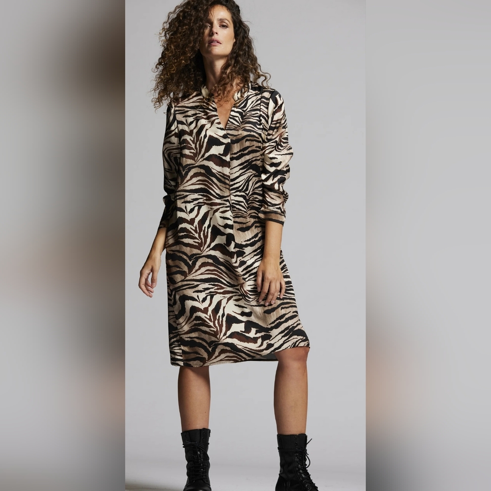 Jones New York Elegant Zebra Animal Print Long Sleeve Shirt Dress Or Beach Cover